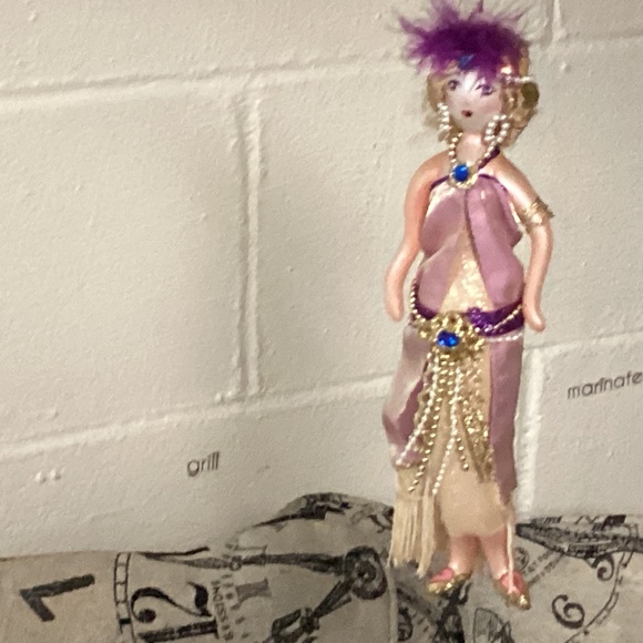 DOLLS OF ELEGANCE. ORNAMENT. . BEAUTIFUL RARE 🌹 FLAPPER - Picture 1 of 10